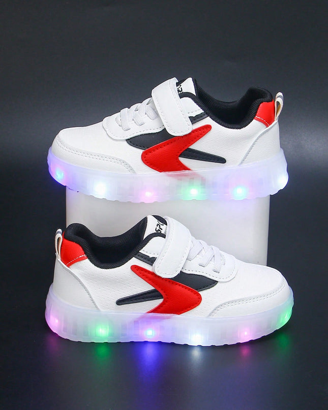 Boys’ sporty PU leather sneakers with LED sole

Breathable LED sneakers for active kids

Colorblock children’s athletic shoes with lights